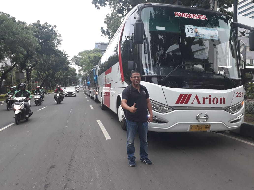 sewa bus solo