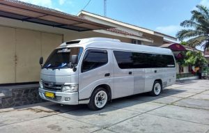 sewa mobil elf di solo