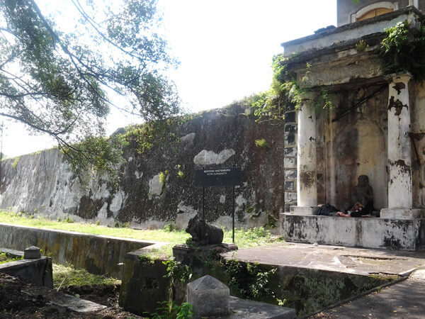 Benteng Vastenburg solo